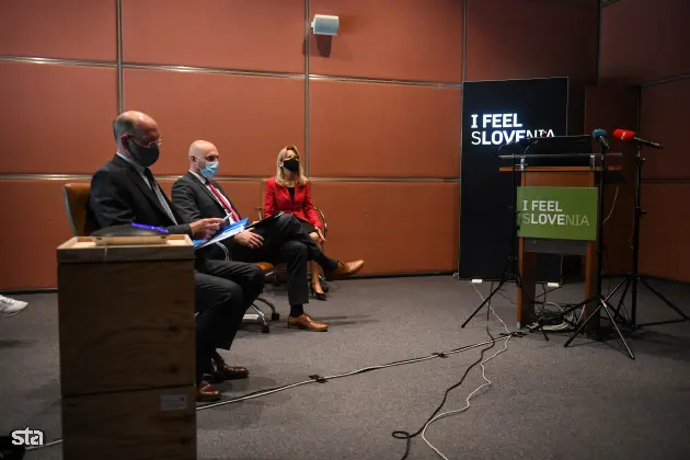 Ljubljana, GZS. Novinarska konferenca ob rahljanju ukrepov v slovenskem turizmu, odpiranju gostinskih in nastanitvenih dejavnosti ter sproščanju možnosti prehajanja meja pred turistično sezono. Foto: Nebojša Tejić/STA