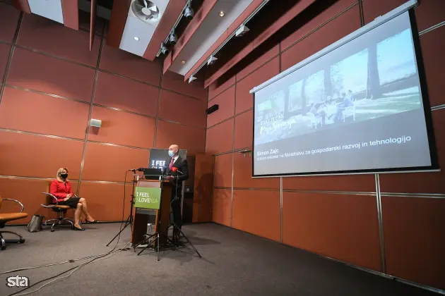 Ljubljana, GZS. Novinarska konferenca ob rahljanju ukrepov v slovenskem turizmu, odpiranju gostinskih in nastanitvenih dejavnosti ter sproščanju možnosti prehajanja meja pred turistično sezono. Foto: Nebojša Tejić/STA