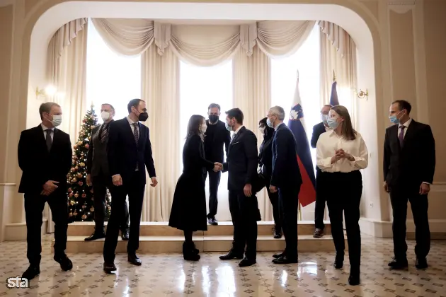 Ljubljana, predsedniška palača. Podpis memoranduma o sodelovanju službe vlade za digitalno preobrazbo z Googlom. Novinarska konferenca vodje Google.org za območje Evrope, Bližnjega vzhoda in Afrike Rowana Barnetta, podpredsednice za vladne zadeve in javno politiko pri Googlu za območje Evrope Annette Kroeber-Riel, ministra za digitalno preobrazbo Marka Borisa Andrijaniča in ministra za delo, družino, socialne zadeve in enake možnosti Janeza Ciglerja Kralja. Foto: Daniel Novakovič/STA