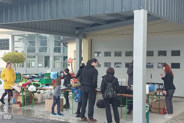 Bloke. Medgeneracijski bolšji sejem na Blokah. Foto: Medgeneracijsko društvo Bloški prstki