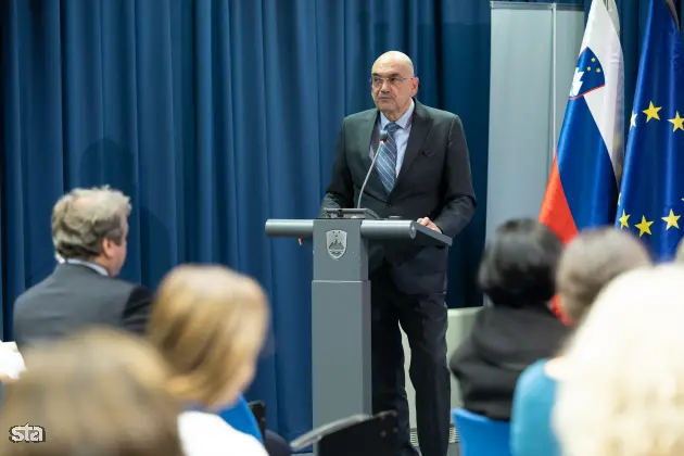 Ljubljana, MIZŠ. Zdravstvena konferenca o novostih v zdravstvenih sistemih za njegovo večjo učinkovitost, ki jo organizirata Slovensko gospodarsko in raziskovalno združenje v Bruslju ter ministrstvo za izobraževanje, znanost in šport. Predsednik SBRA Draško Veselinovič. Foto: Katja Kodba/STA