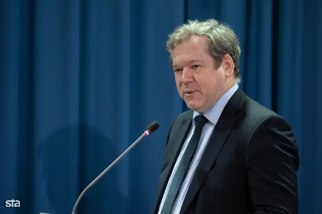 Ljubljana, MIZŠ. Zdravstvena konferenca o novostih v zdravstvenih sistemih za njegovo večjo učinkovitost, ki jo organizirata Slovensko gospodarsko in raziskovalno združenje v Bruslju ter ministrstvo za izobraževanje, znanost in šport. Minister za znanost, izobraževanje in šport Igor Papič. Foto: Katja Kodba/STA