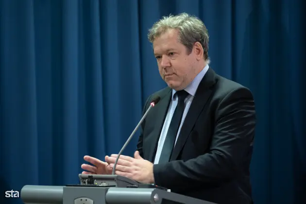 Ljubljana, MIZŠ. Zdravstvena konferenca o novostih v zdravstvenih sistemih za njegovo večjo učinkovitost, ki jo organizirata Slovensko gospodarsko in raziskovalno združenje v Bruslju ter ministrstvo za izobraževanje, znanost in šport. Minister za znanost, izobraževanje in šport Igor Papič. Foto: Katja Kodba/STA