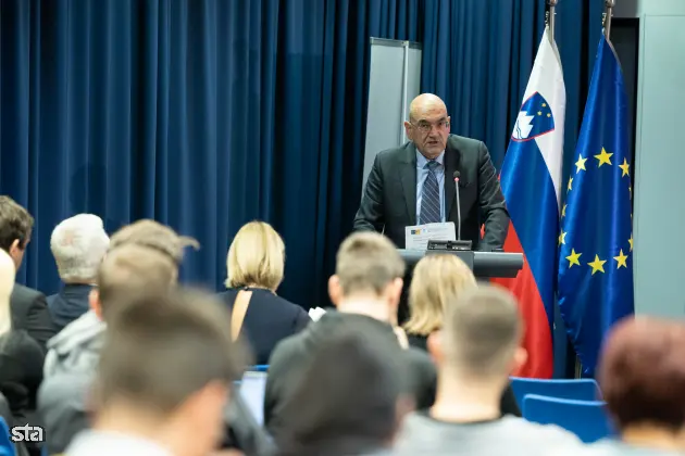 Ljubljana, MIZŠ. Zdravstvena konferenca o novostih v zdravstvenih sistemih za njegovo večjo učinkovitost, ki jo organizirata Slovensko gospodarsko in raziskovalno združenje v Bruslju ter ministrstvo za izobraževanje, znanost in šport. Predsednik SBRA Draško Veselinovič. Foto: Katja Kodba/STA