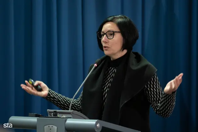 Ljubljana, MIZŠ. Zdravstvena konferenca o novostih v zdravstvenih sistemih za njegovo večjo učinkovitost, ki jo organizirata Slovensko gospodarsko in raziskovalno združenje v Bruslju ter ministrstvo za izobraževanje, znanost in šport. Petra Došenovič Bonča z ekonomske fakultete v Ljubljani. Foto: Katja Kodba/STA