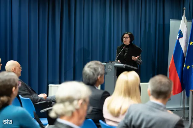 Ljubljana, MIZŠ. Zdravstvena konferenca o novostih v zdravstvenih sistemih za njegovo večjo učinkovitost, ki jo organizirata Slovensko gospodarsko in raziskovalno združenje v Bruslju ter ministrstvo za izobraževanje, znanost in šport. Petra Došenovič Bonča z ekonomske fakultete v Ljubljani. Foto: Katja Kodba/STA