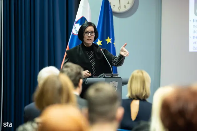 Ljubljana, MIZŠ. Zdravstvena konferenca o novostih v zdravstvenih sistemih za njegovo večjo učinkovitost, ki jo organizirata Slovensko gospodarsko in raziskovalno združenje v Bruslju ter ministrstvo za izobraževanje, znanost in šport. Petra Došenovič Bonča z ekonomske fakultete v Ljubljani. Foto: Katja Kodba/STA