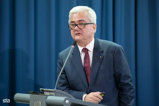 Ljubljana, MIZŠ. Zdravstvena konferenca o novostih v zdravstvenih sistemih za njegovo večjo učinkovitost, ki jo organizirata Slovensko gospodarsko in raziskovalno združenje v Bruslju ter ministrstvo za izobraževanje, znanost in šport. Predsednik poljskega združenja za javno zdravstvo Andrzej Fal. Foto: Katja Kodba/STA