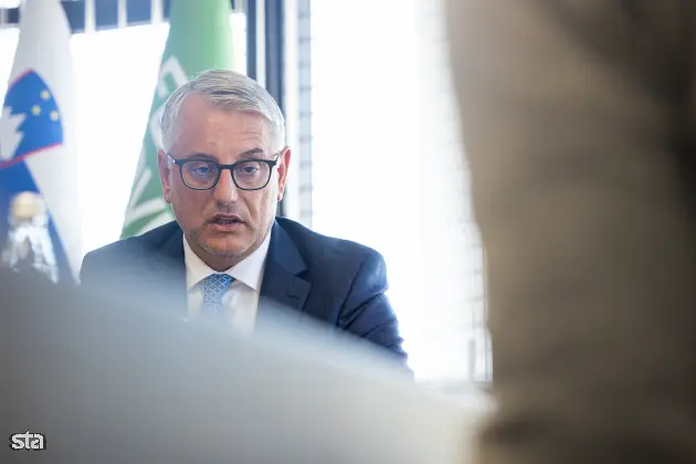 Ljubljana, MGTŠ. Pogovor z ministrom za gospodarstvo, turizem in šport Matjažem Hanom. Minister za gospodarstvo, turizem in šport Matjaž Han. Foto: Katja Kodba/STA