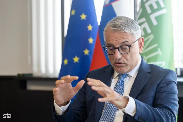 Ljubljana, MGTŠ. Pogovor z ministrom za gospodarstvo, turizem in šport Matjažem Hanom. Minister za gospodarstvo, turizem in šport Matjaž Han. Foto: Katja Kodba/STA