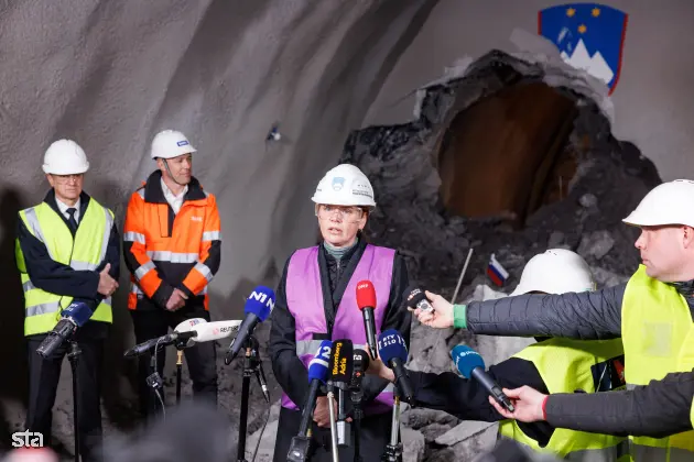 Jesenice, predor Karavanke. Dogodek ob preboju vzhodne cevi avtocestnega predora Karavanke. Ministrica za infrastrukturo Alenka Bratušek. Foto: Nebojša Tejić/STA