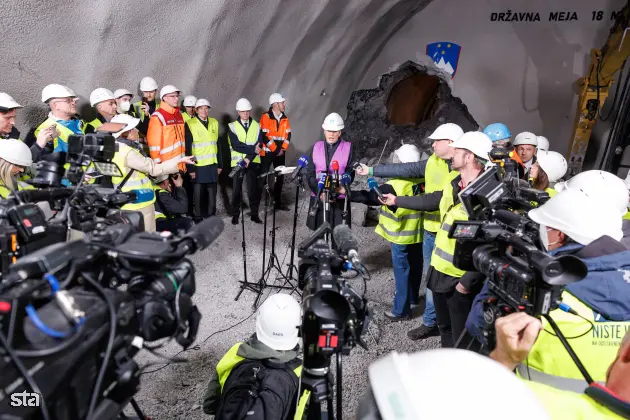 Jesenice, predor Karavanke. Dogodek ob preboju vzhodne cevi avtocestnega predora Karavanke. Ministrica za infrastrukturo Alenka Bratušek. Foto: Nebojša Tejić/STA