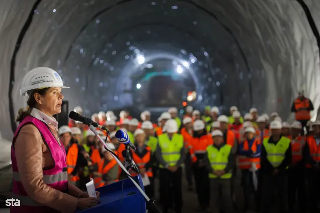 Velenje, predor Konovo. Dogodek ob uradnem preboju predora Konovo. Ministrica za infrastrukturo Alenka Bratušek. Foto: Daniel Novakovič/STA