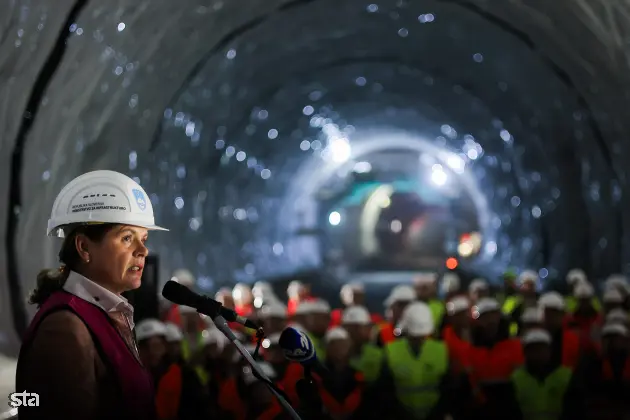 Velenje, predor Konovo. Dogodek ob uradnem preboju predora Konovo. Ministrica za infrastrukturo Alenka Bratušek. Foto: Daniel Novakovič/STA