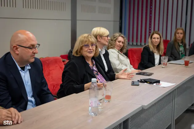 Ljubljana, Kardeljeva ploščad. Ekonomska fakulteta Univerze v Ljubljani je gostila vodstvo Academy of Management (AOM), največjega svetovnega združenja raziskovalcev in praktikov s področja managementa. Foto: Bor Slana/STA