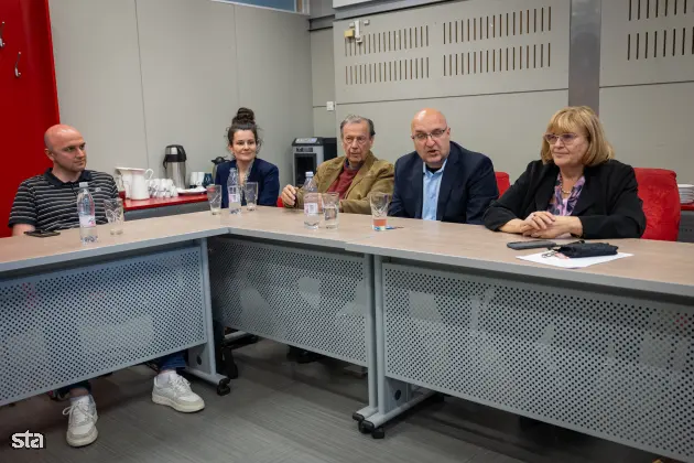 Ljubljana, Kardeljeva ploščad. Ekonomska fakulteta Univerze v Ljubljani je gostila vodstvo Academy of Management (AOM), največjega svetovnega združenja raziskovalcev in praktikov s področja managementa. Foto: Bor Slana/STA