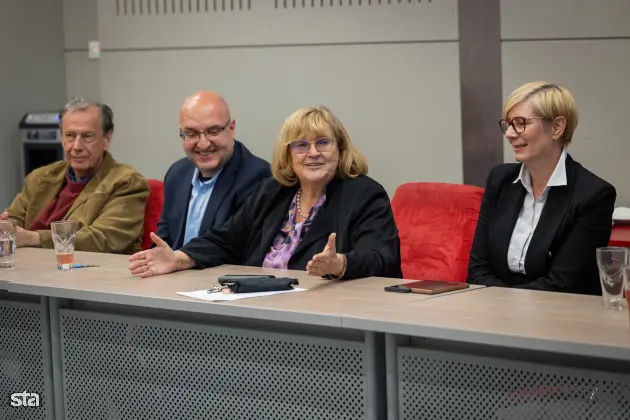 Ljubljana, Kardeljeva ploščad. Ekonomska fakulteta Univerze v Ljubljani je gostila vodstvo Academy of Management (AOM), največjega svetovnega združenja raziskovalcev in praktikov s področja managementa. Foto: Bor Slana/STA