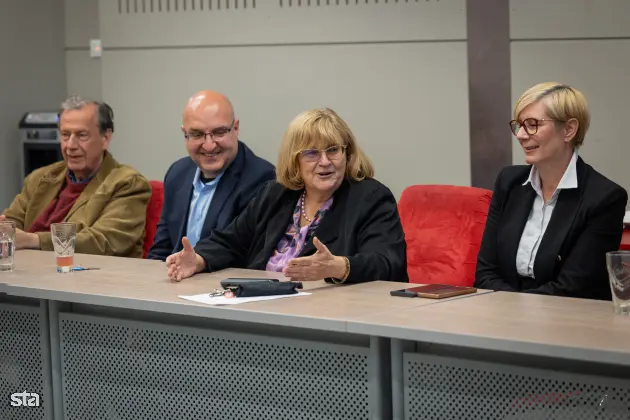 Ljubljana, Kardeljeva ploščad. Ekonomska fakulteta Univerze v Ljubljani je gostila vodstvo Academy of Management (AOM), največjega svetovnega združenja raziskovalcev in praktikov s področja managementa. Foto: Bor Slana/STA