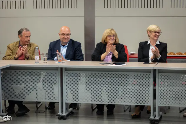 Ljubljana, Kardeljeva ploščad. Ekonomska fakulteta Univerze v Ljubljani je gostila vodstvo Academy of Management (AOM), največjega svetovnega združenja raziskovalcev in praktikov s področja managementa. Foto: Bor Slana/STA