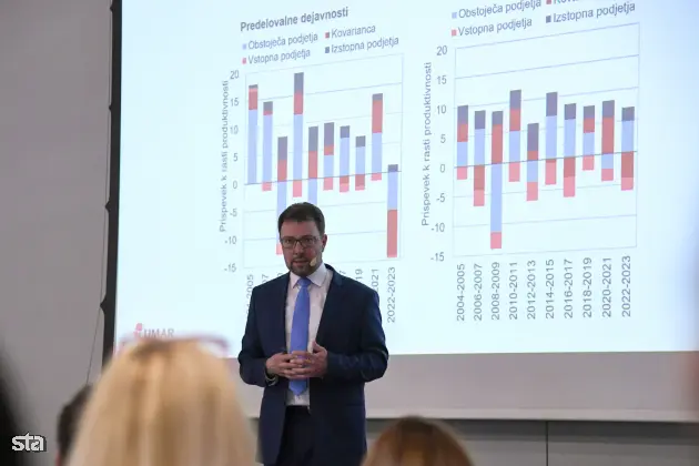 Ljubljana, FDV. Predstavitev publikacije Kakovost življenja v Sloveniji, Poročilo o razvoju 2025, ki so jo pripravili na Uradu RS za makroekonomske analize in razvoj. Sourednik publikacije Kakovost življenja v Sloveniji - Poročilo o razvoju 2025 Peter Wostner. Foto: Božidar Kolar/STA