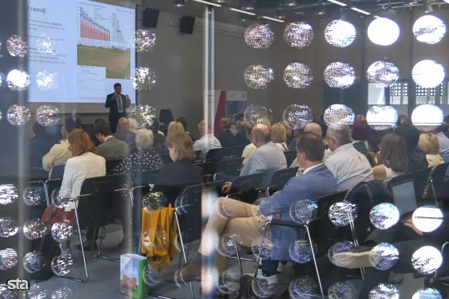 Ljubljana, FDV. Predstavitev publikacije Kakovost življenja v Sloveniji, Poročilo o razvoju 2025, ki so jo pripravili na Uradu RS za makroekonomske analize in razvoj. Foto: Božidar Kolar/STA