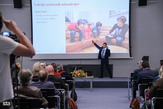 Ljubljana, FDV. Predstavitev publikacije Kakovost življenja v Sloveniji, Poročilo o razvoju 2025, ki so jo pripravili na Uradu RS za makroekonomske analize in razvoj. Sourednik publikacije Kakovost življenja v Sloveniji - Poročilo o razvoju 2025 Peter Wostner. Foto: Božidar Kolar/STA