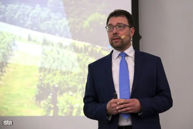 Ljubljana, FDV. Predstavitev publikacije Kakovost življenja v Sloveniji, Poročilo o razvoju 2025, ki so jo pripravili na Uradu RS za makroekonomske analize in razvoj. Sourednik publikacije Kakovost življenja v Sloveniji - Poročilo o razvoju 2025 Peter Wostner. Foto: Božidar Kolar/STA