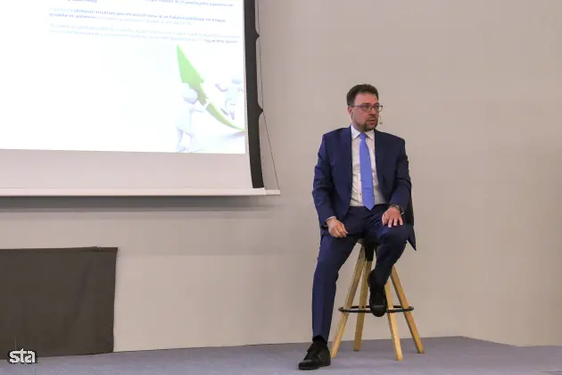 Ljubljana, FDV. Predstavitev publikacije Kakovost življenja v Sloveniji, Poročilo o razvoju 2025, ki so jo pripravili na Uradu RS za makroekonomske analize in razvoj. Sourednik publikacije Kakovost življenja v Sloveniji - Poročilo o razvoju 2025 Peter Wostner. Foto: Božidar Kolar/STA