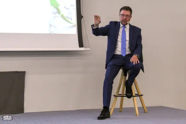 Ljubljana, FDV. Predstavitev publikacije Kakovost življenja v Sloveniji, Poročilo o razvoju 2025, ki so jo pripravili na Uradu RS za makroekonomske analize in razvoj. Sourednik publikacije Kakovost življenja v Sloveniji - Poročilo o razvoju 2025 Peter Wostner. Foto: Božidar Kolar/STA