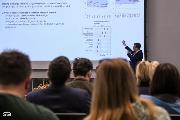 Ljubljana, FDV. Predstavitev publikacije Kakovost življenja v Sloveniji, Poročilo o razvoju 2025, ki so jo pripravili na Uradu RS za makroekonomske analize in razvoj. Sourednik publikacije Kakovost življenja v Sloveniji - Poročilo o razvoju 2025 Peter Wostner. Foto: Božidar Kolar/STA