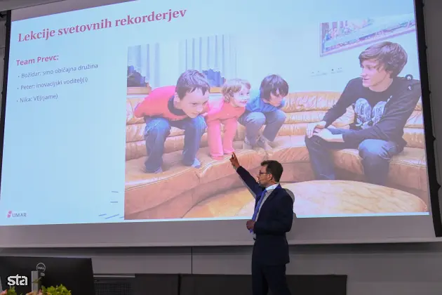 Ljubljana, FDV. Predstavitev publikacije Kakovost življenja v Sloveniji, Poročilo o razvoju 2025, ki so jo pripravili na Uradu RS za makroekonomske analize in razvoj. Sourednik publikacije Kakovost življenja v Sloveniji - Poročilo o razvoju 2025 Peter Wostner. Foto: Božidar Kolar/STA