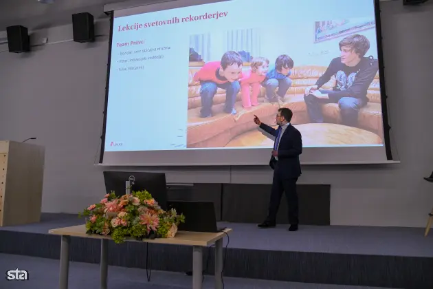 Ljubljana, FDV. Predstavitev publikacije Kakovost življenja v Sloveniji, Poročilo o razvoju 2025, ki so jo pripravili na Uradu RS za makroekonomske analize in razvoj. Sourednik publikacije Kakovost življenja v Sloveniji - Poročilo o razvoju 2025 Peter Wostner. Foto: Božidar Kolar/STA