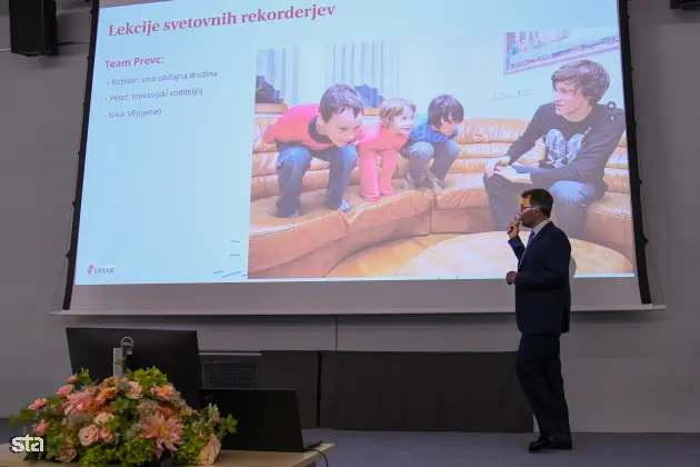 Ljubljana, FDV. Predstavitev publikacije Kakovost življenja v Sloveniji, Poročilo o razvoju 2025, ki so jo pripravili na Uradu RS za makroekonomske analize in razvoj. Sourednik publikacije Kakovost življenja v Sloveniji - Poročilo o razvoju 2025 Peter Wostner. Foto: Božidar Kolar/STA