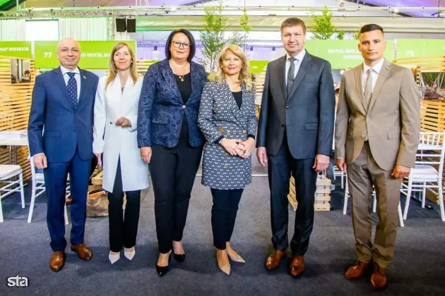 Rogaška Slatina. Slovenska turistična borza. Direktor družbe Zdravilišče rogaška - zdravstvo Boris Biček, vodja sektorja za komuniciranje s poslovnimi javnostmi na STO Karmen Novarlič, generalna direktorica direktorata za turizem na MGTŠ Dubravka Kalin, direktorica STO Maja Pak Olaj, župan Občine Rogaška Slatina Branko Kidrič, direktor Javnega zavoda za turizem in kulturo Rogaška Slatina Dino Markovinovič. Foto: Siniša Kanižaj