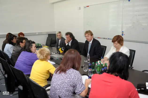 Solkan, Instrumentation Technologies. Novinarska konferenca ob obisku ministra za visoko šolstvo, znanost in tehnologijo Gregorja Golobiča v Centru odličnosti za biosenzoriko, instrumentacijo in procesno kontrolo (CO BIK) v Solkanu, na kateri je vodstvo centra skupaj z ministrom predstavilo delo in načrte. Foto: Matej Leskovšek/STA