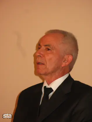 Spodnja Idrija, Kendov dvorec. Novinarska konferenca Hidrie in nemške družbe Bausch. Günther Bausch. Foto: Rosana Rijavec/STA