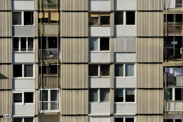 Ljubljana. Stanovanja, nepremičnine, bloki, okna, balkoni. Foto: Tamino Petelinšek/STA