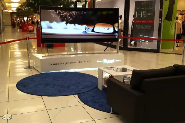 Ljubljana. Samsungov televizor Samsung Curved UHD TV 105, ki se ponaša z diagonalo 267 centimetrov. Foto: Samsung