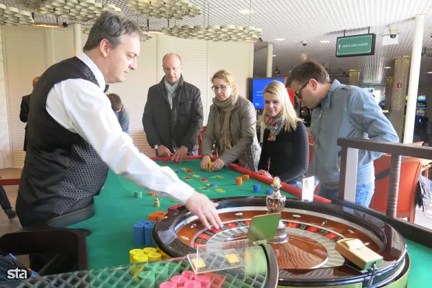 Nova Gorica, igralnica na prostem hotela Park Novinarska konferenca družbe Hit. Foto: Rosana Rijavec/STA