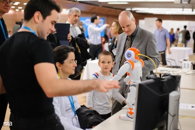 Ljubljana, Cankarjev dom. Novinarska konferenca v okviru IEEE Mednarodne konference Fakultete za elektrotehniko ter Fakultete za računalništvo in informatiko o samodejnem prepoznavanju kretenj. Foto: Nebojša Tejić/STA