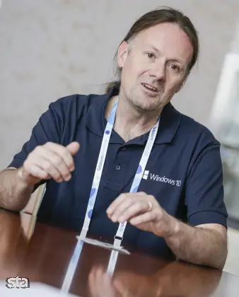Portorož, GH Bernardin. Microsoft NT konferenca - Predstavitev operacijskega sistema Windows 10. Microsoftov tehnološki evangelist Andy Wigley. Foto: Stanko Gruden/STA