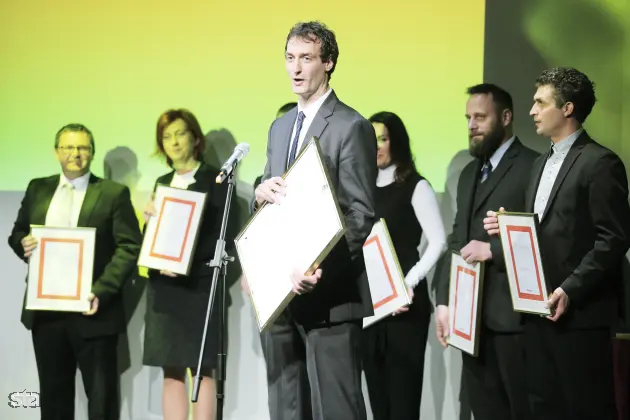 Ljubljana, Lutkovno gledališče. Razglasitev najboljših zaposlovalcev leta 2015, ki so sodelovali v medijsko raziskovalnem projektu Zlata nit 2014. Direktor družbe Tu-val Uroš Oven. Foto: Daniel Novakovič/STA