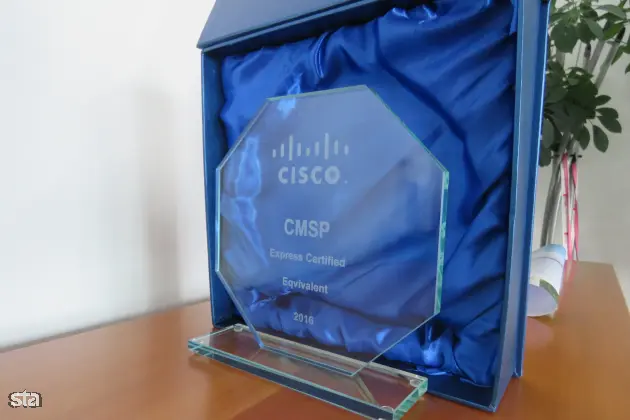 Ljubljana. Ministrstvo za javno upravo je prejelo certifikat Cisco Cloud and Managed Services Program (CMSP) za uspešno vzpostavitev in zagotavljanje storitev državnega računalniškega oblaka. Foto: MJU
