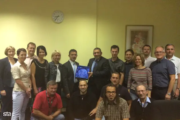 Ljubljana. Ministrstvo za javno upravo je prejelo certifikat Cisco Cloud and Managed Services Program (CMSP) za uspešno vzpostavitev in zagotavljanje storitev državnega računalniškega oblaka. Foto: MJU