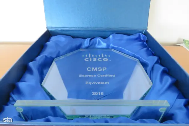 Ljubljana. Ministrstvo za javno upravo je prejelo certifikat Cisco Cloud and Managed Services Program (CMSP) za uspešno vzpostavitev in zagotavljanje storitev državnega računalniškega oblaka. Foto: MJU