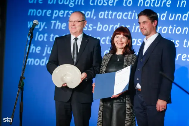 Ljubljana. Nagrado Jakob za kakovost in odličnost v regiji Alpe Jadran 2017 je prejel projekt Karavanke Unesco globalni geopark Delovne skupnosti Geopark Karavanke. Foto: Anže Malovrh/STA Arhiv STA