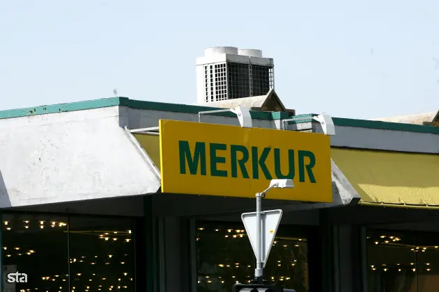 Ljubljana. Merkur, trgovina, logotip. Foto: Domen Grögl/STA Arhiv STA