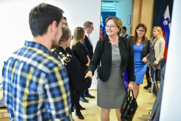 Ljubljana, vlada. Delovni posvet vlade na temo spodbujanja zaposlovanja, inovativnosti, kreativnosti in podjetnosti ter zagotavljanje dostopnih najemnih stanovanj za mlade. Ministrica za finance Mateja Vraničar Erman. Foto: Nebojša Tejić/STA