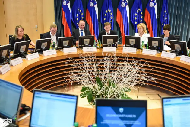 Ljubljana, vlada. Delovni posvet vlade na temo spodbujanja zaposlovanja, inovativnosti, kreativnosti in podjetnosti ter zagotavljanje dostopnih najemnih stanovanj za mlade. Foto: Nebojša Tejić/STA