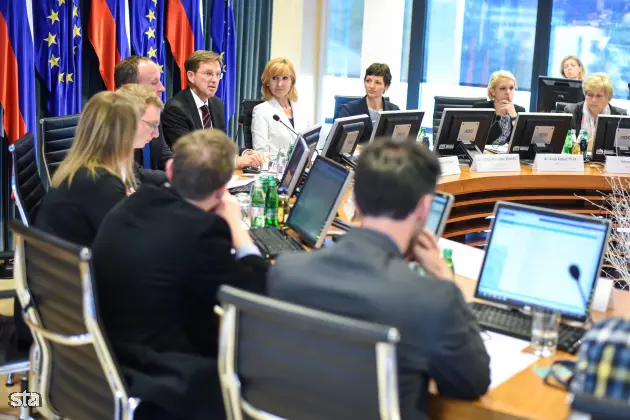 Ljubljana, vlada. Delovni posvet vlade na temo spodbujanja zaposlovanja, inovativnosti, kreativnosti in podjetnosti ter zagotavljanje dostopnih najemnih stanovanj za mlade. Foto: Nebojša Tejić/STA